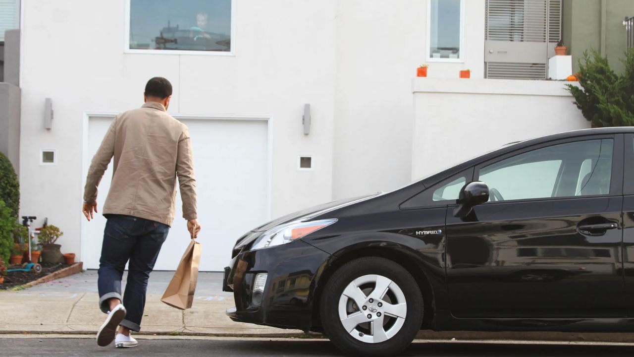 Uber Eats and Deliveroo Jobs in Europe: Apply Now